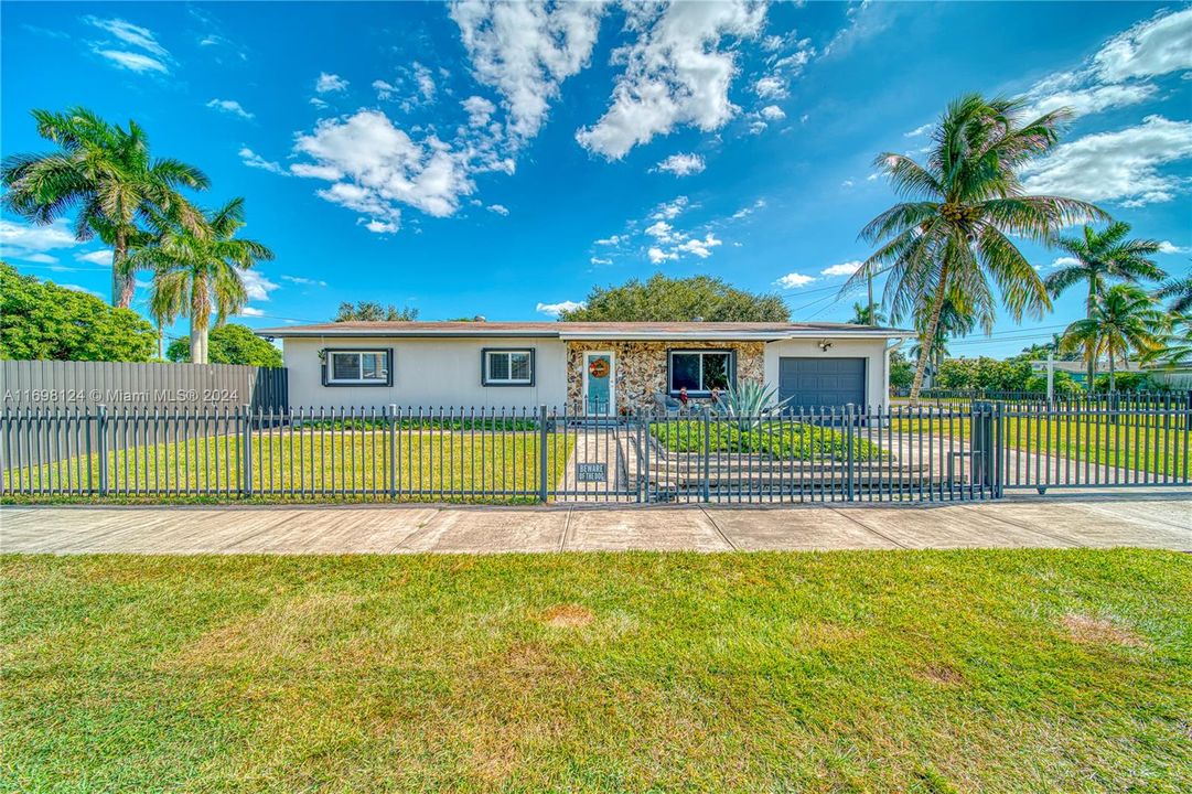 For Sale: $580,000 (3 beds, 2 baths, 1200 Square Feet)