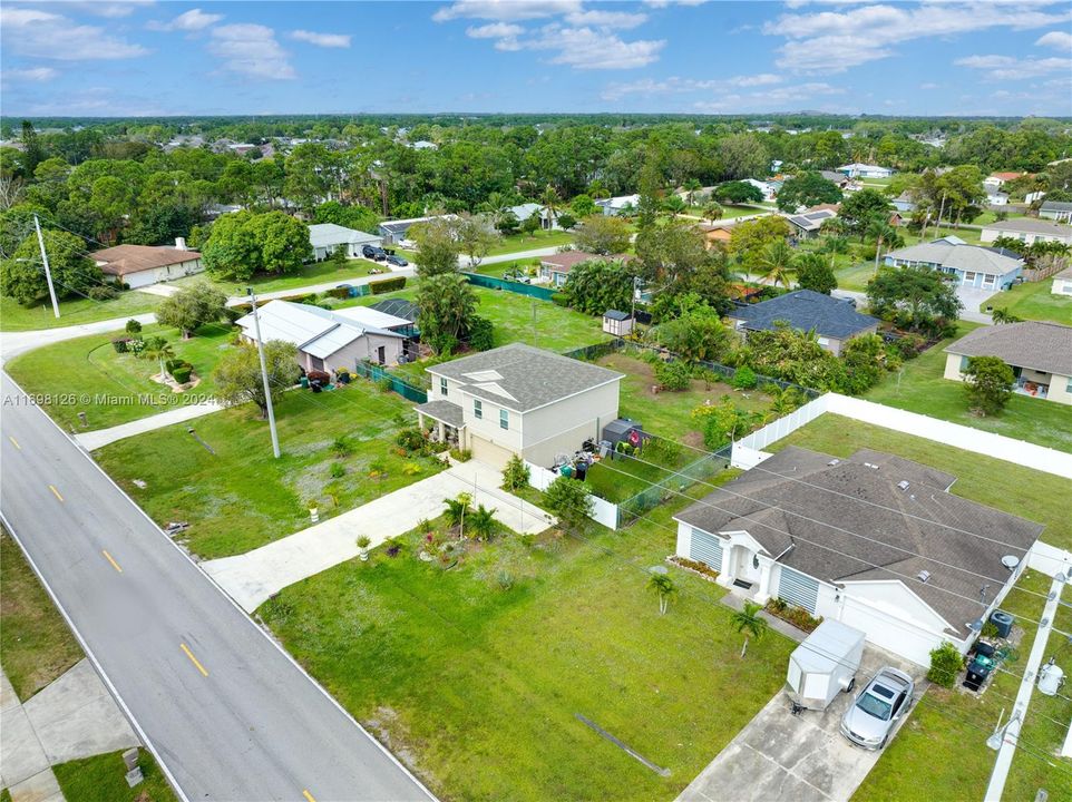 For Sale: $429,999 (4 beds, 2 baths, 1992 Square Feet)