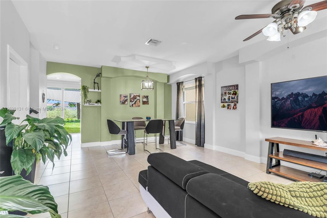 For Sale: $437,000 (3 beds, 2 baths, 1693 Square Feet)