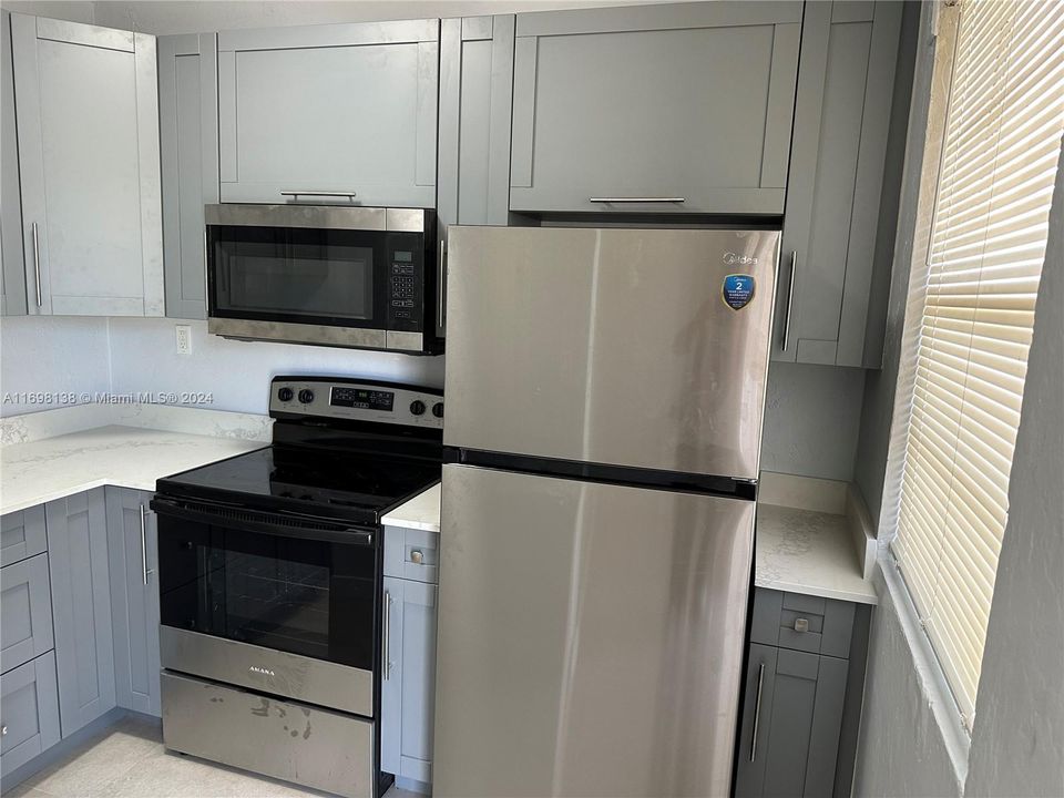 For Rent: $1,650 (1 beds, 1 baths, 2637 Square Feet)