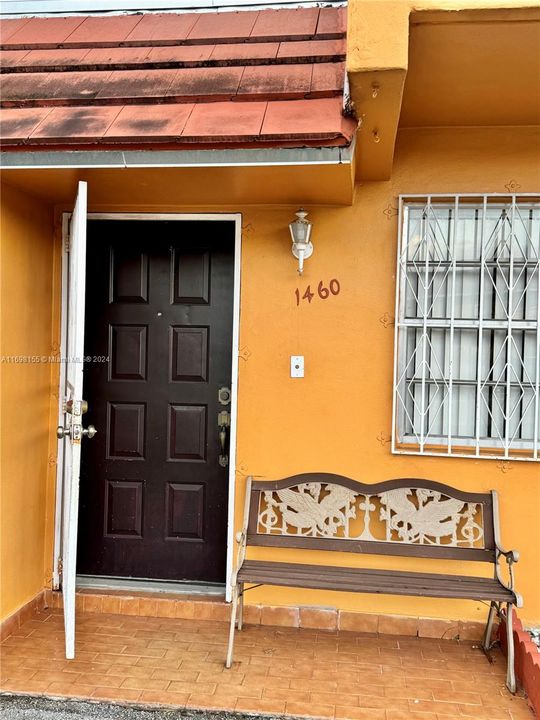 En Venta: $370,000 (3 camas, 2 baños, 977 Pies cuadrados)