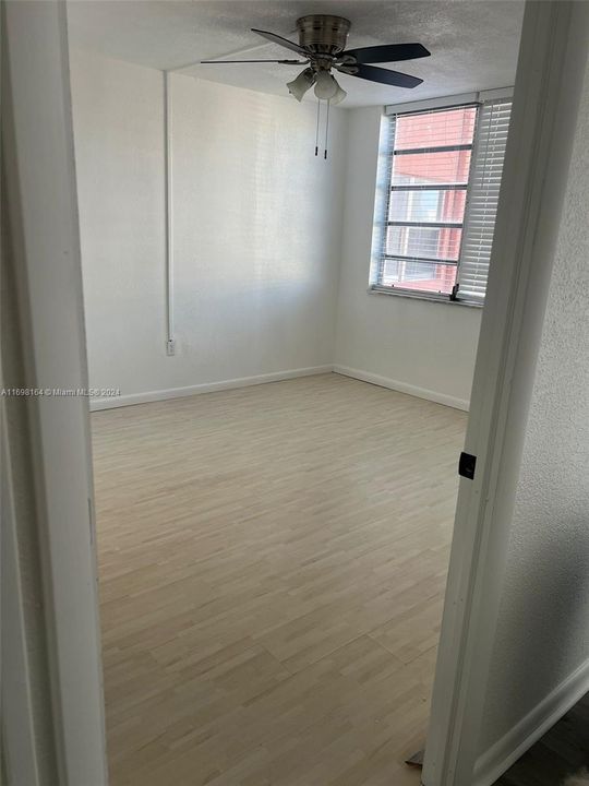 For Rent: $1,900 (2 beds, 1 baths, 947 Square Feet)