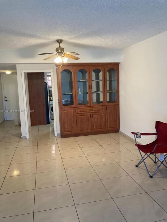 For Sale: $245,000 (2 beds, 1 baths, 998 Square Feet)