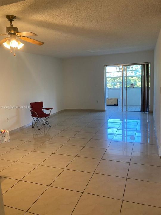 For Sale: $245,000 (2 beds, 1 baths, 998 Square Feet)