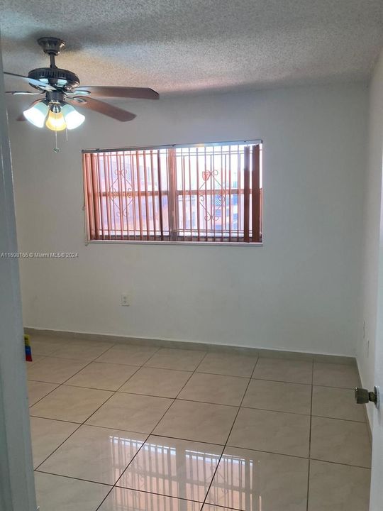 For Sale: $245,000 (2 beds, 1 baths, 998 Square Feet)