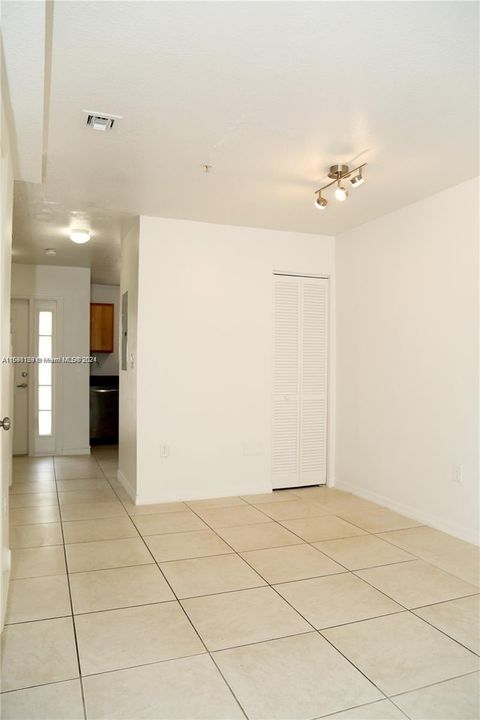 For Rent: $2,400 (3 beds, 2 baths, 1182 Square Feet)