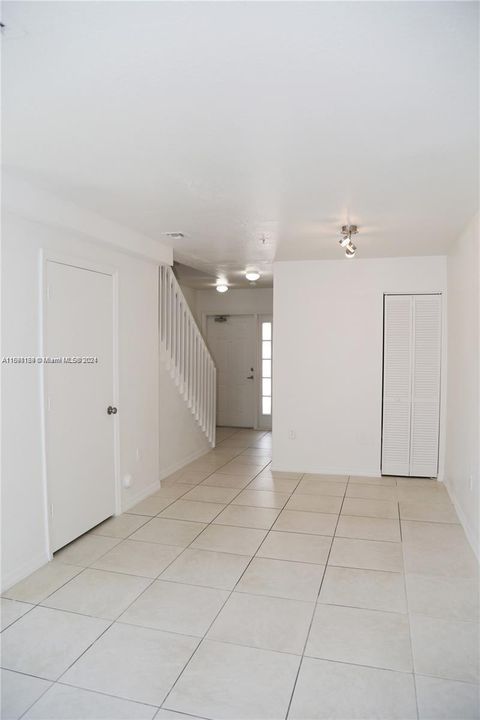 For Rent: $2,400 (3 beds, 2 baths, 1182 Square Feet)