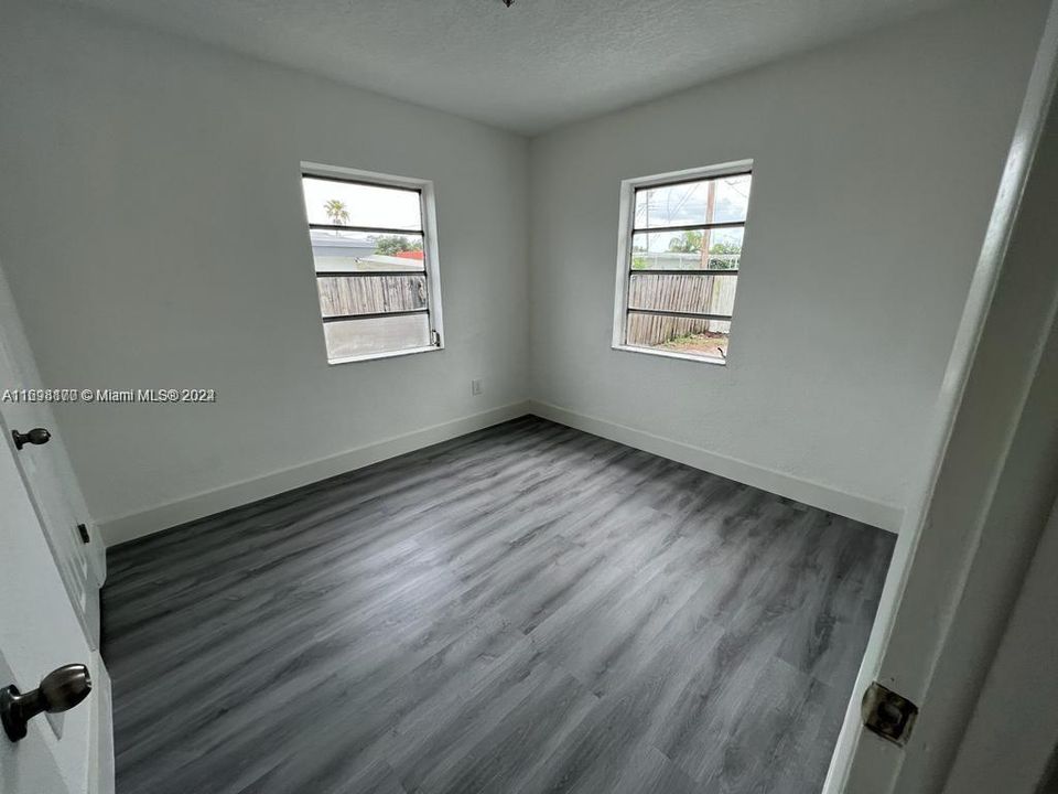 For Sale: $449,000 (2 beds, 1 baths, 780 Square Feet)