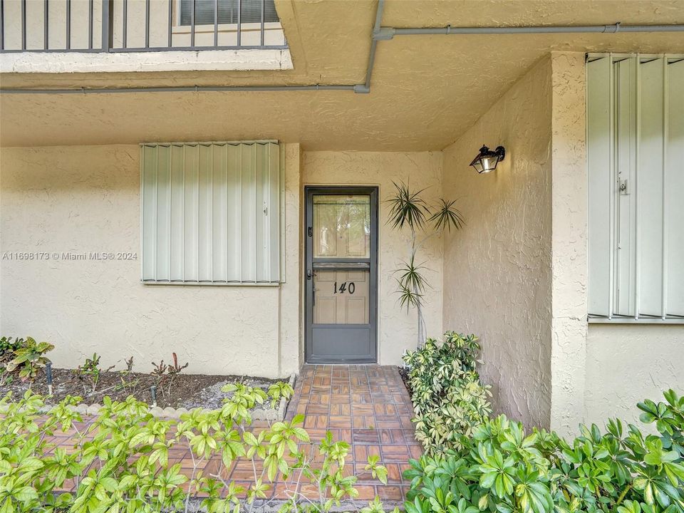 For Sale: $169,000 (2 beds, 2 baths, 1100 Square Feet)