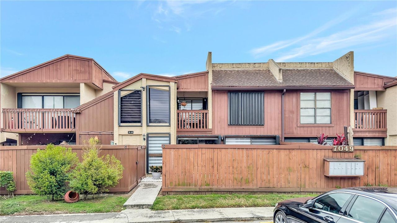 For Sale: $449,900 (3 beds, 2 baths, 1470 Square Feet)