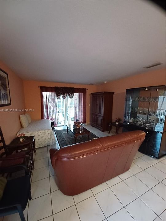 En Venta: $190,000 (2 camas, 2 baños, 1100 Pies cuadrados)