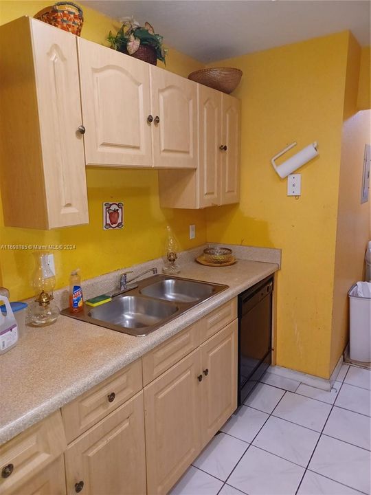 En Venta: $190,000 (2 camas, 2 baños, 1100 Pies cuadrados)