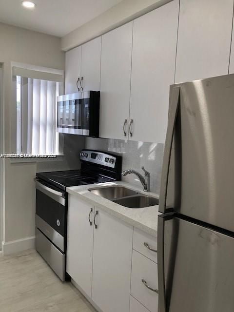 For Sale: $304,900 (2 beds, 1 baths, 725 Square Feet)