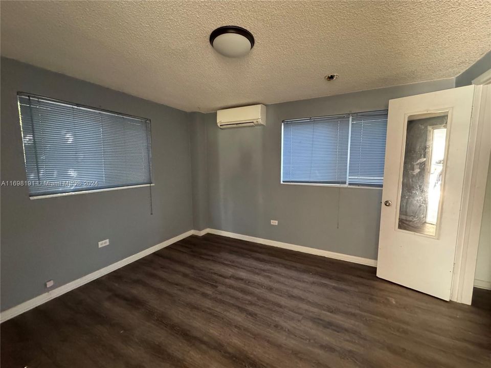 For Rent: $3,700 (3 beds, 3 baths, 1234 Square Feet)