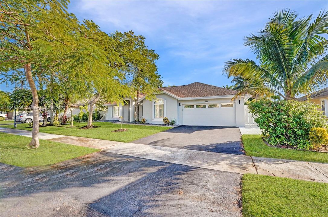 For Sale: $725,000 (3 beds, 2 baths, 1822 Square Feet)