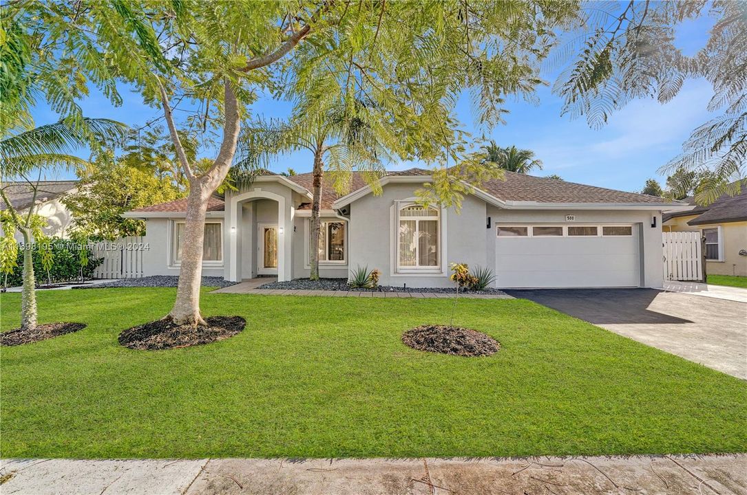 For Sale: $725,000 (3 beds, 2 baths, 1822 Square Feet)