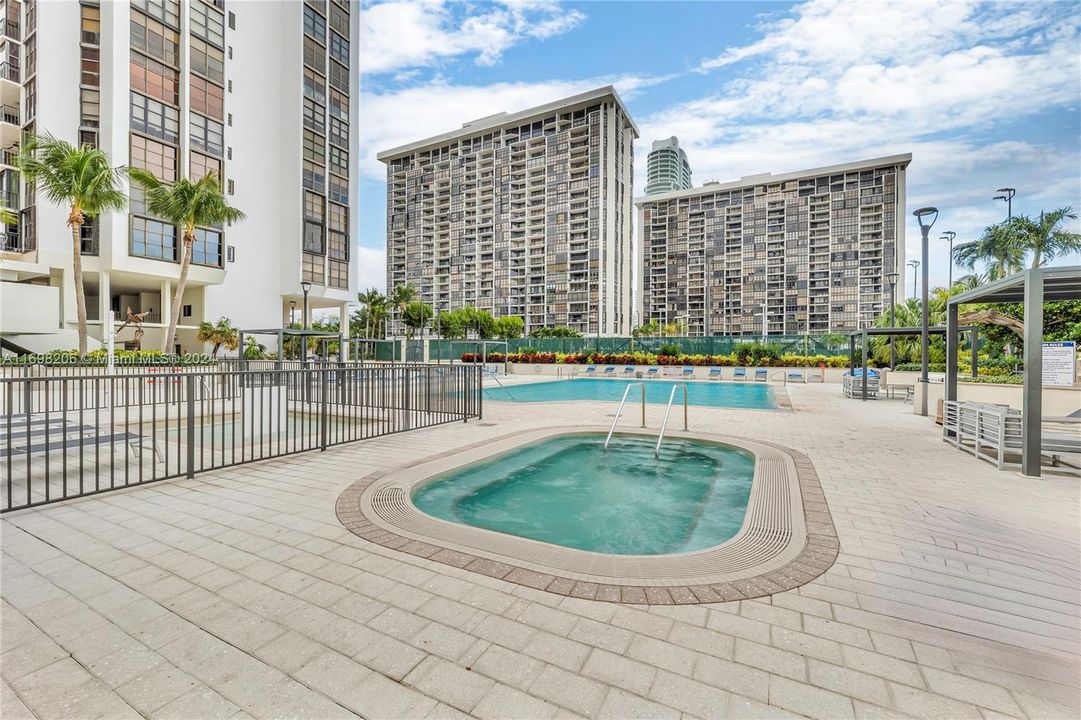 JACUZZI AND 2ND POOL