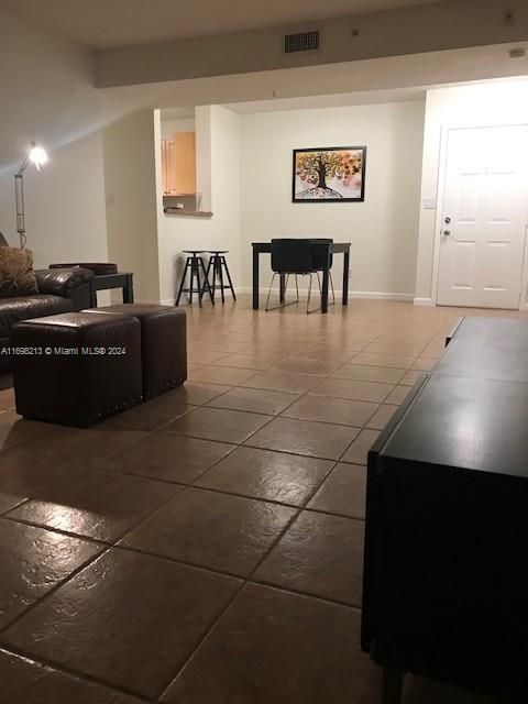 For Rent: $3,000 (1 beds, 1 baths, 800 Square Feet)