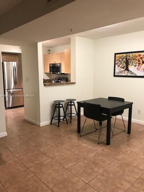 For Rent: $3,000 (1 beds, 1 baths, 800 Square Feet)