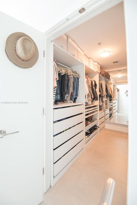 Walk in closet