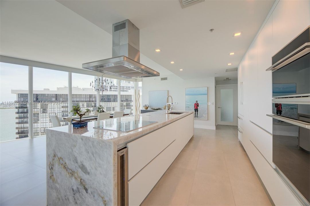 For Sale: $1,385,000 (2 beds, 2 baths, 1870 Square Feet)