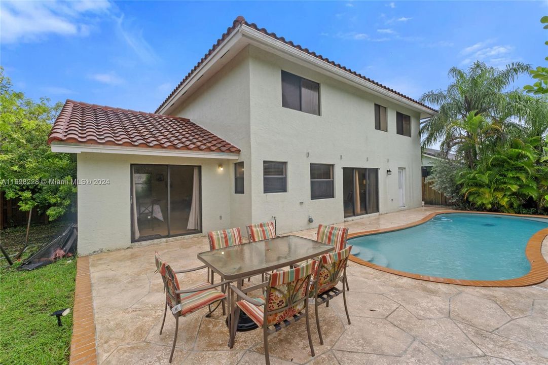 For Sale: $740,000 (4 beds, 3 baths, 2219 Square Feet)