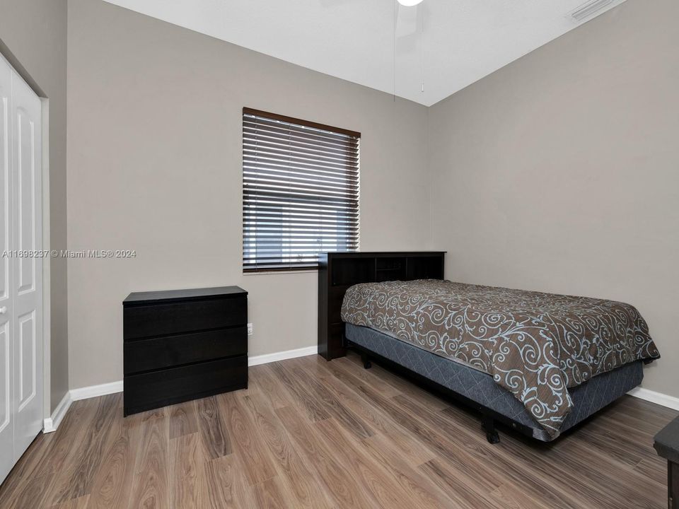 2nd bedroom