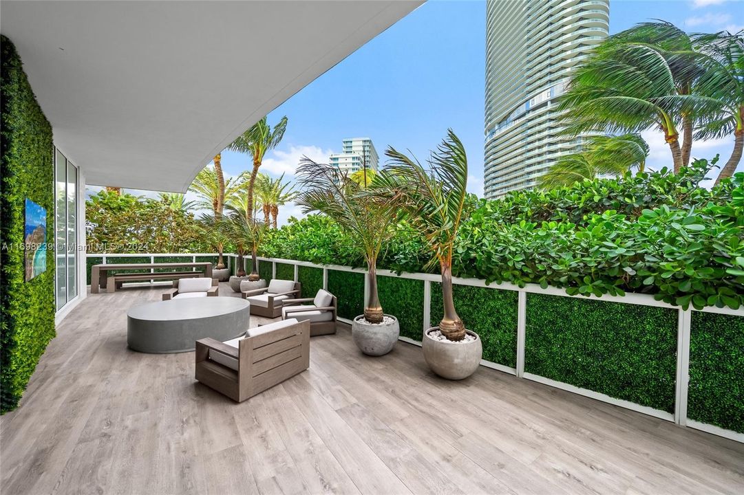 For Sale: $3,150,000 (2 beds, 2 baths, 1933 Square Feet)