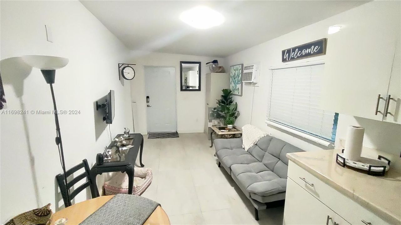 For Rent: $1,850 (1 beds, 1 baths, 1511 Square Feet)