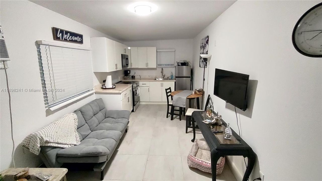 For Rent: $1,850 (1 beds, 1 baths, 1511 Square Feet)