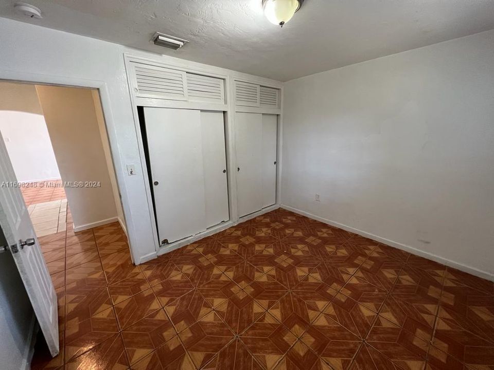 For Rent: $2,399 (2 beds, 1 baths, 1351 Square Feet)