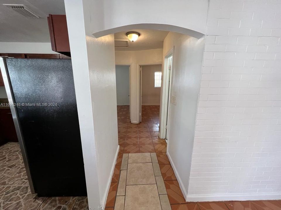 For Rent: $2,399 (2 beds, 1 baths, 1351 Square Feet)