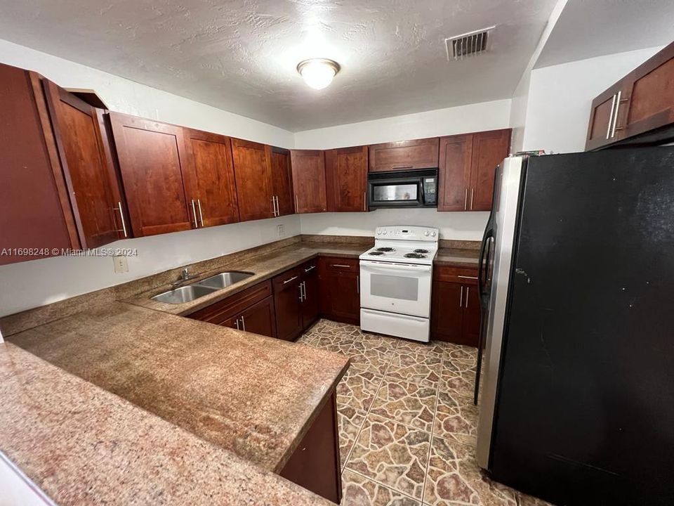 For Rent: $2,399 (2 beds, 1 baths, 1351 Square Feet)