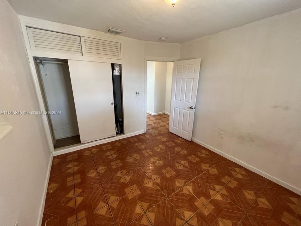 For Rent: $2,399 (2 beds, 1 baths, 1351 Square Feet)