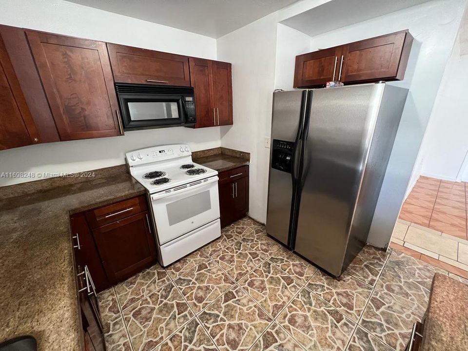 For Rent: $2,399 (2 beds, 1 baths, 1351 Square Feet)