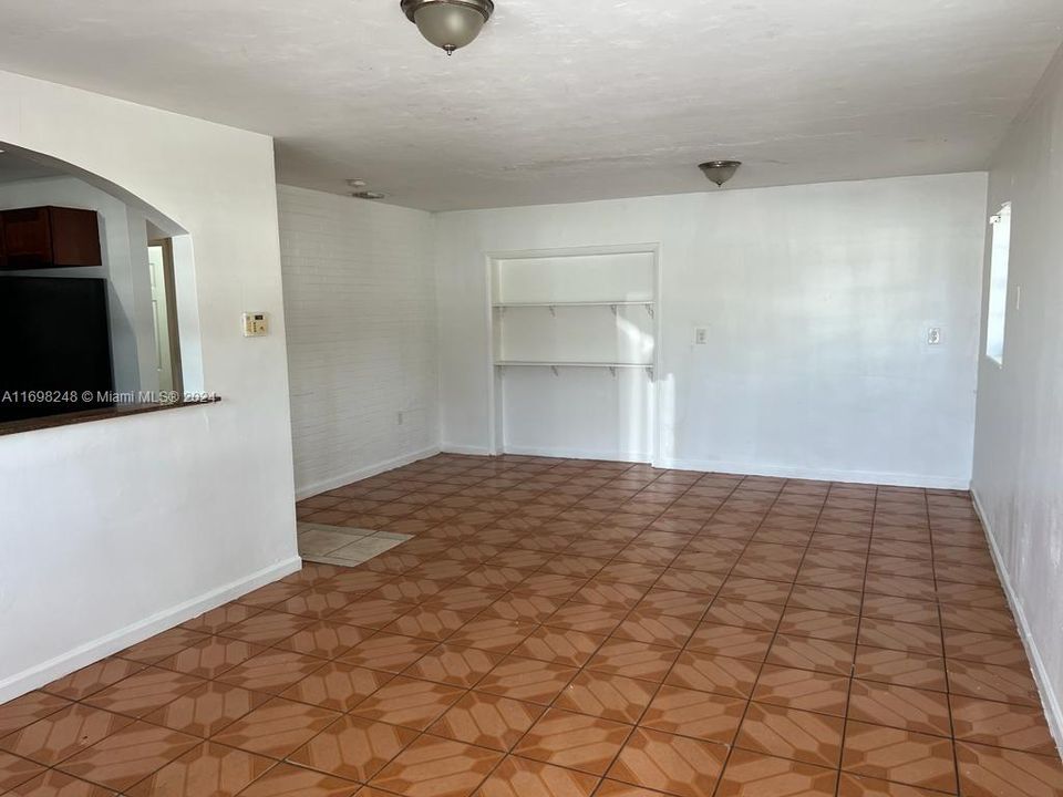 For Rent: $2,399 (2 beds, 1 baths, 1351 Square Feet)