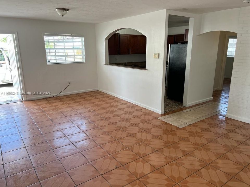 For Rent: $2,399 (2 beds, 1 baths, 1351 Square Feet)