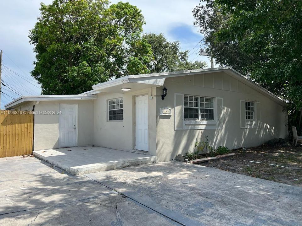 For Rent: $2,399 (2 beds, 1 baths, 1351 Square Feet)