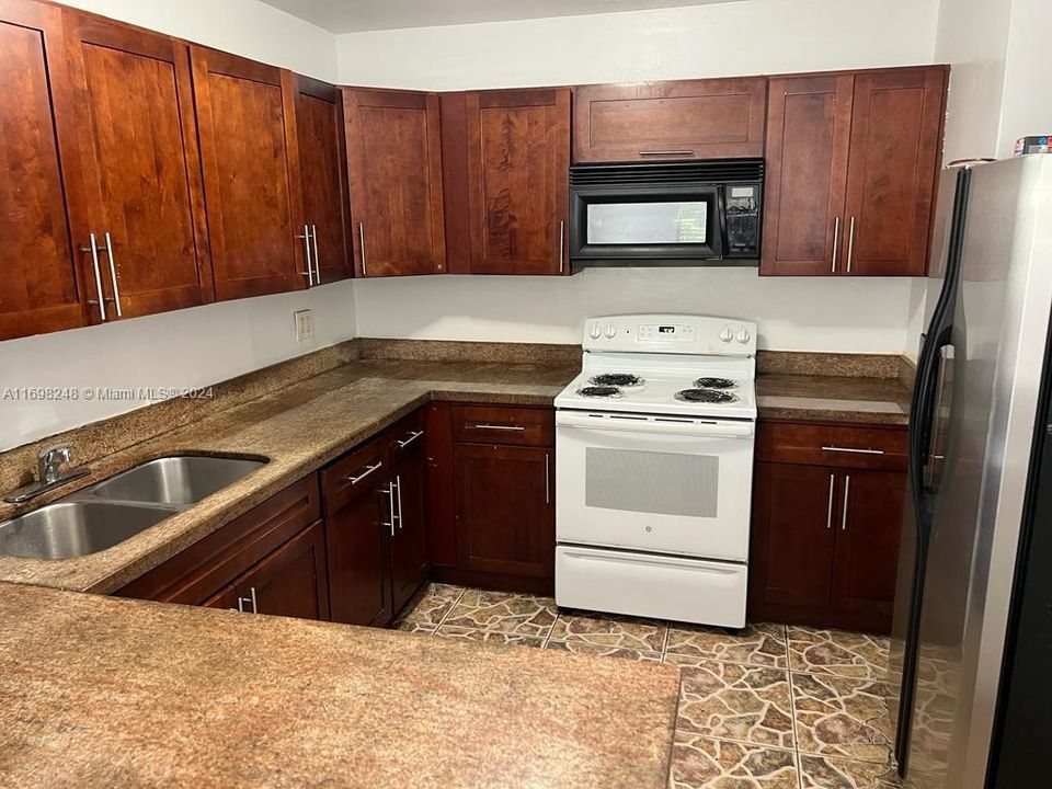 For Rent: $2,399 (2 beds, 1 baths, 1351 Square Feet)