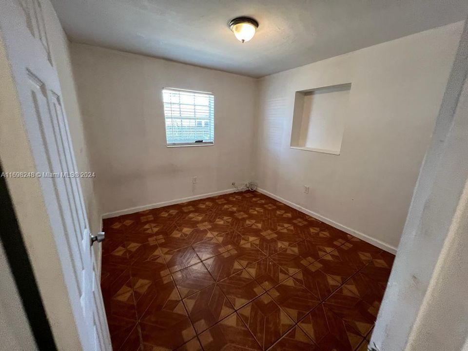 For Rent: $2,399 (2 beds, 1 baths, 1351 Square Feet)