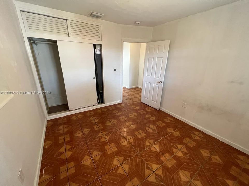 For Rent: $2,399 (2 beds, 1 baths, 1351 Square Feet)