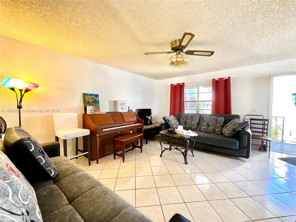 For Sale: $132,000 (2 beds, 2 baths, 907 Square Feet)