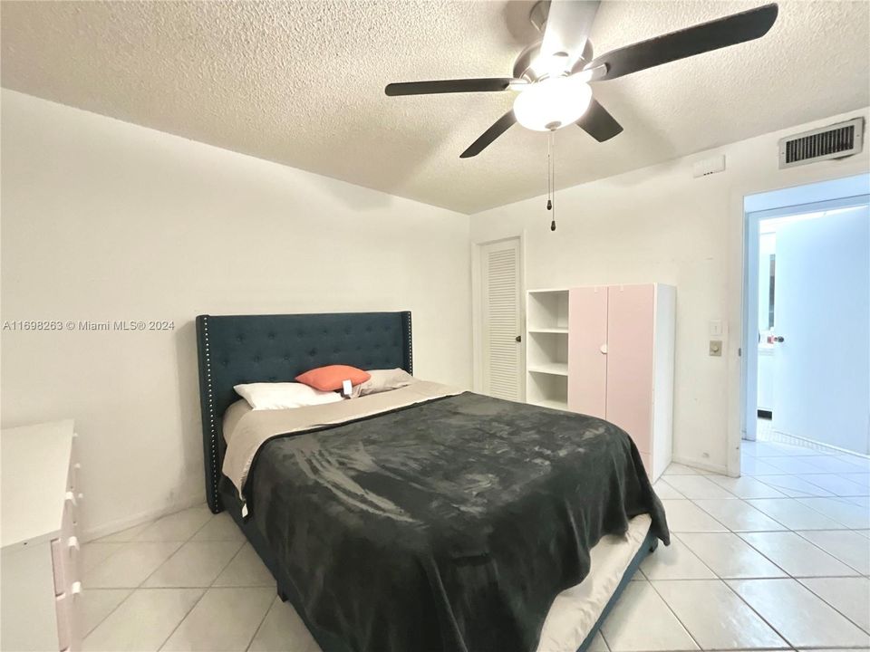 For Sale: $132,000 (2 beds, 2 baths, 907 Square Feet)