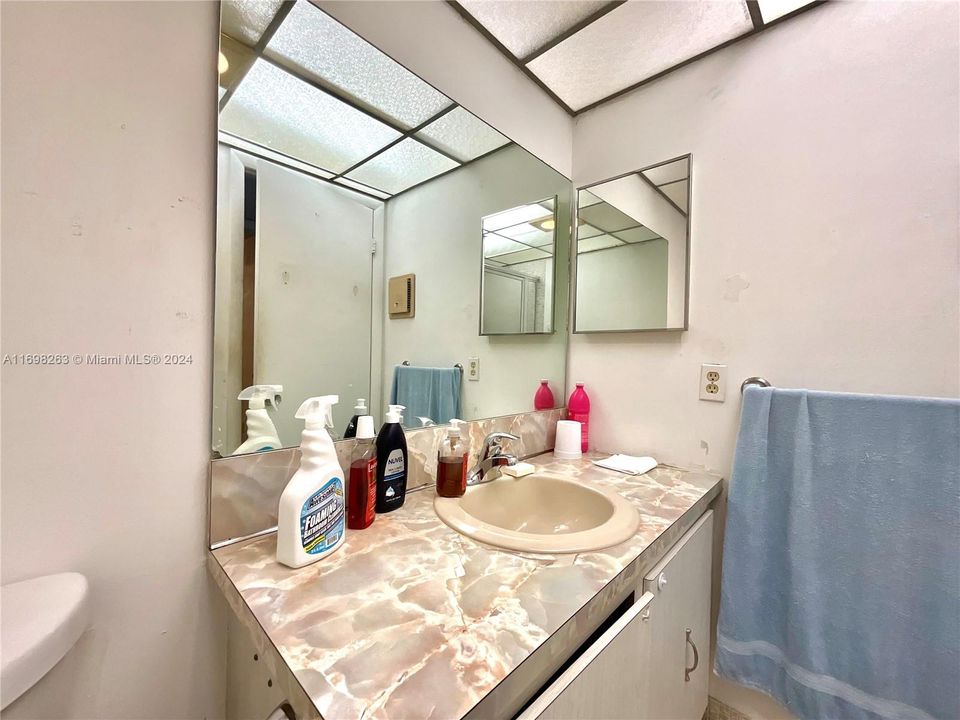 For Sale: $132,000 (2 beds, 2 baths, 907 Square Feet)