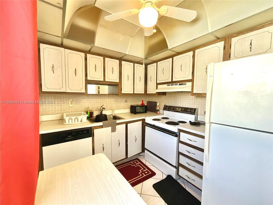 For Sale: $132,000 (2 beds, 2 baths, 907 Square Feet)