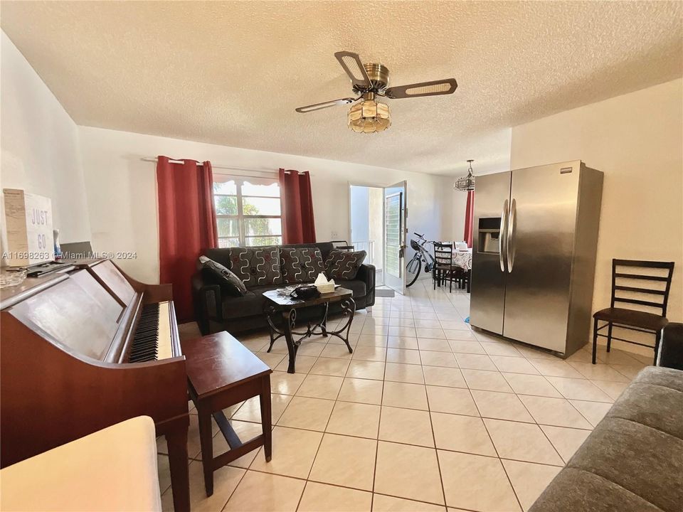 For Sale: $132,000 (2 beds, 2 baths, 907 Square Feet)