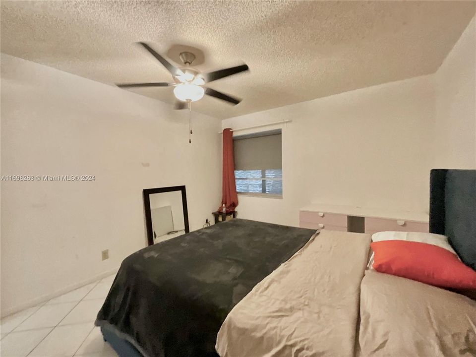 For Sale: $132,000 (2 beds, 2 baths, 907 Square Feet)