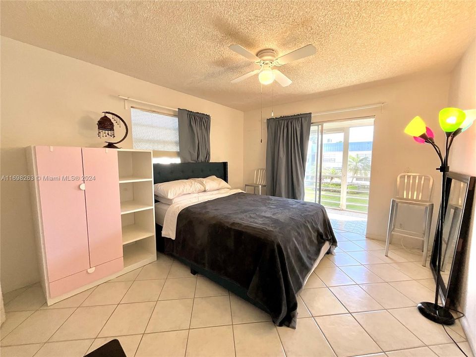 For Sale: $132,000 (2 beds, 2 baths, 907 Square Feet)