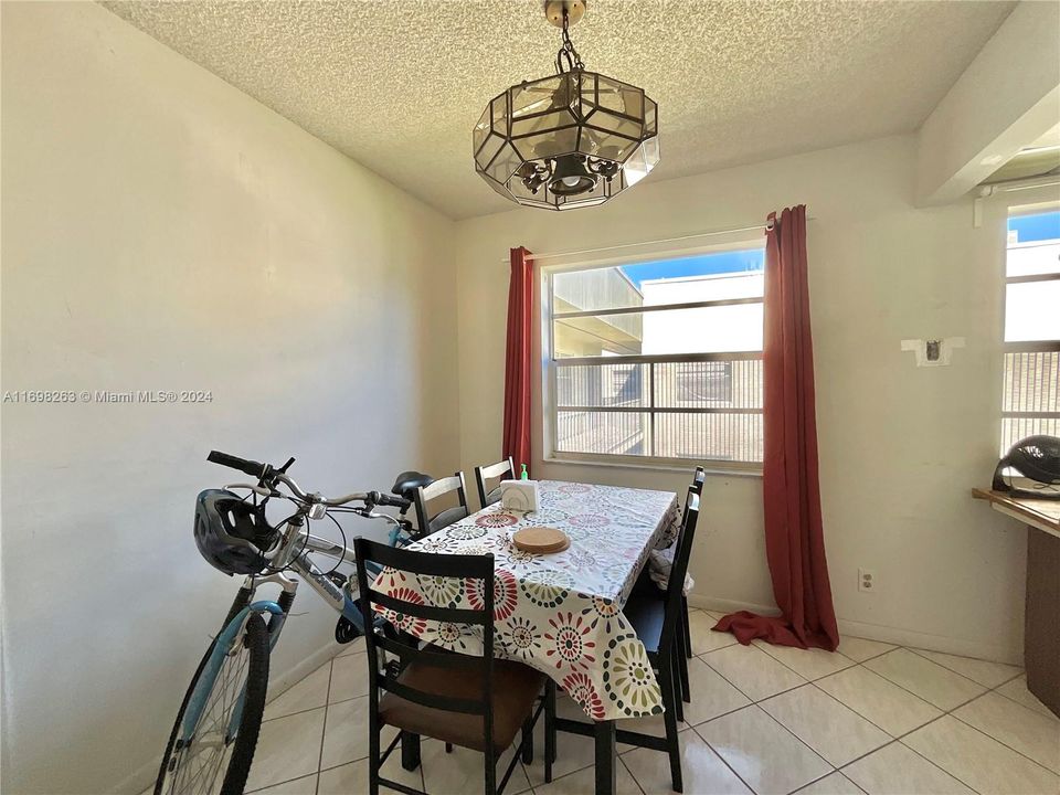 For Sale: $132,000 (2 beds, 2 baths, 907 Square Feet)