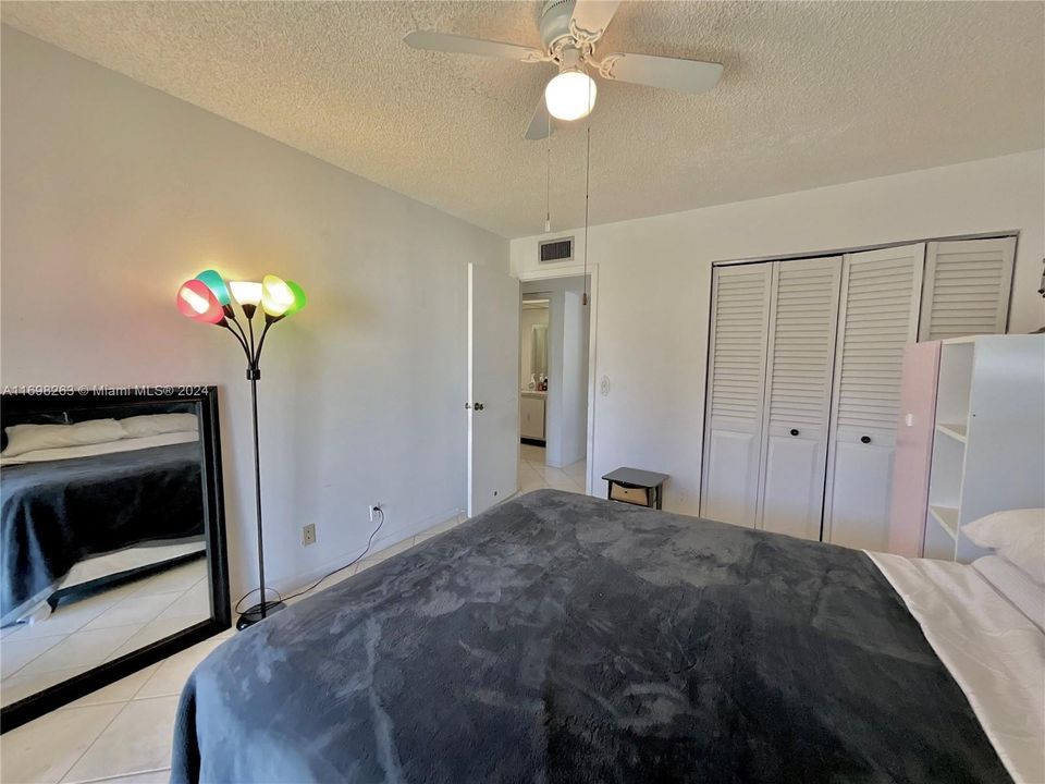 For Sale: $132,000 (2 beds, 2 baths, 907 Square Feet)